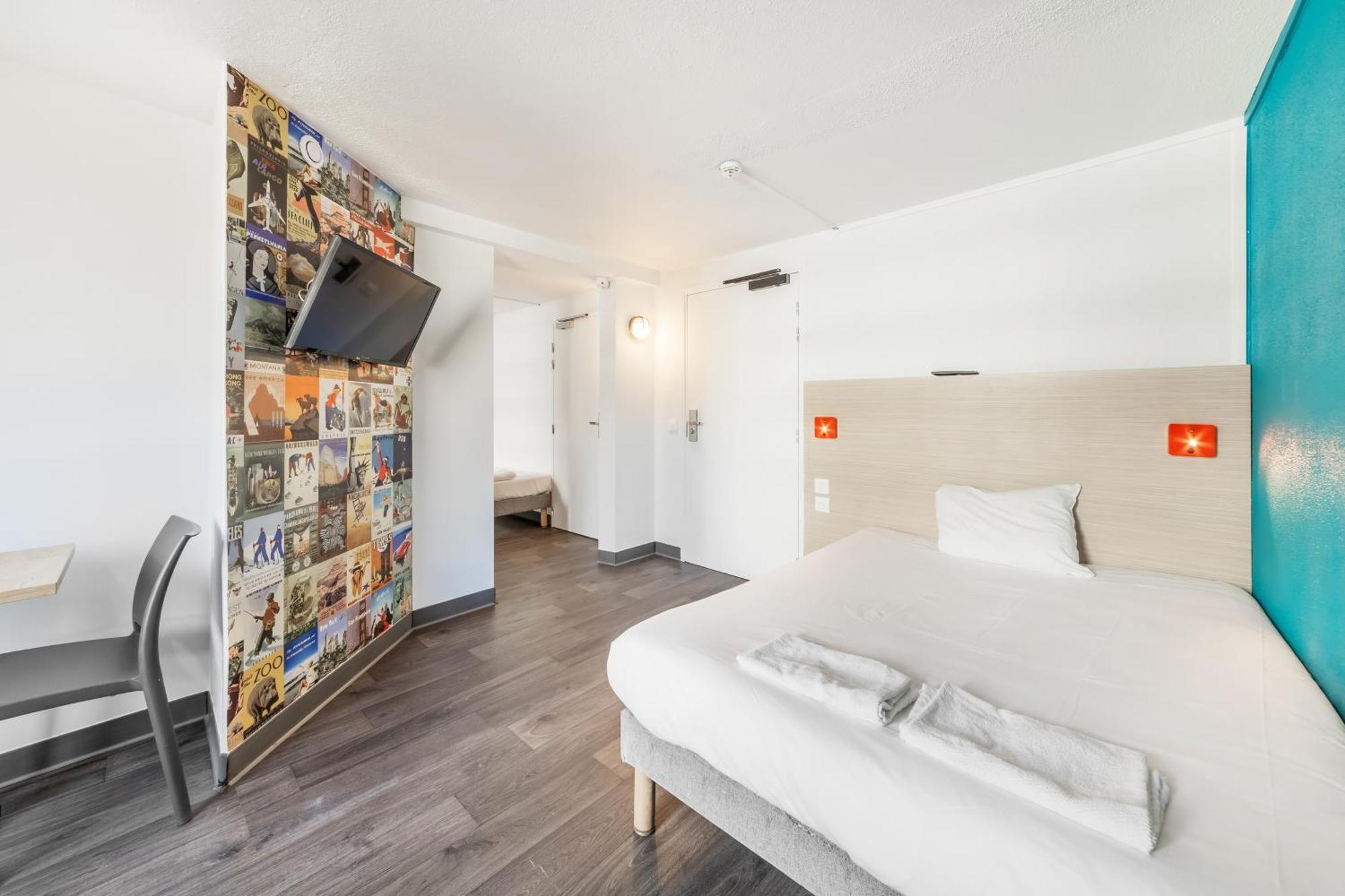 F1 Hotel *