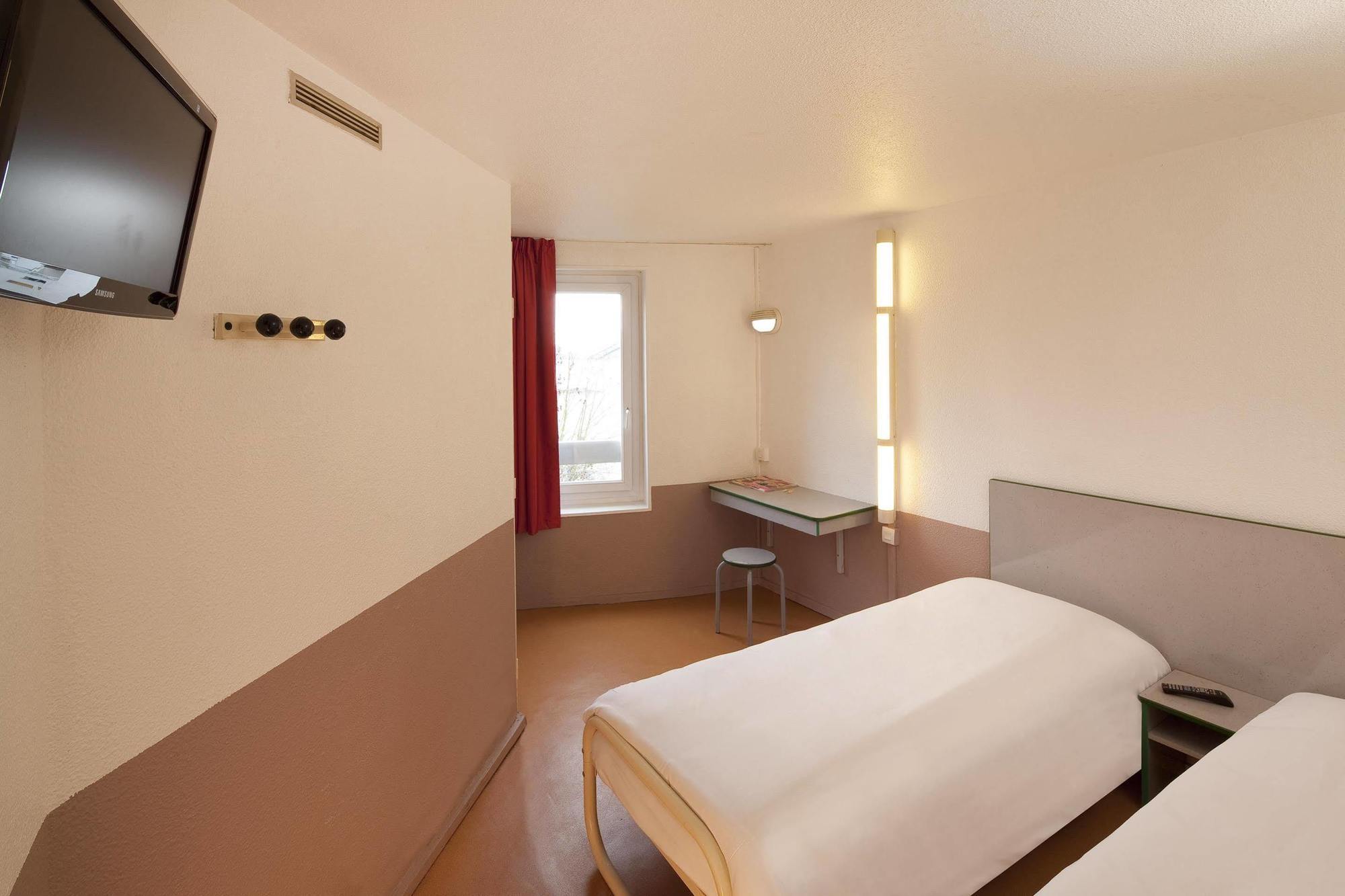 Hotel F1 *