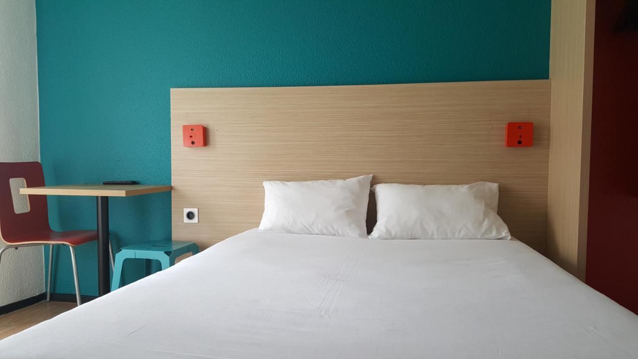 F1 Hotel *