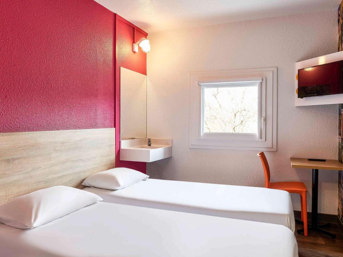 F1 Hotel *
